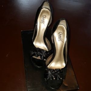 Open-toed Black Patent Heels with Ruffle
